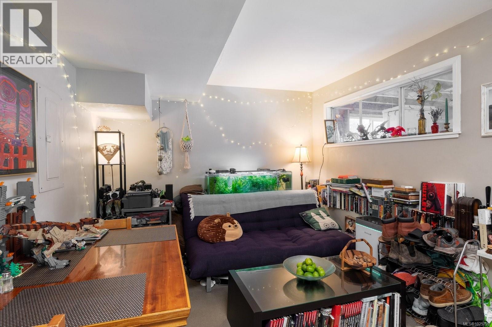  1015 Kenneth Street, Saanich