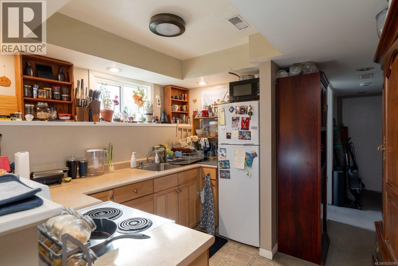  1015 Kenneth Street, Saanich