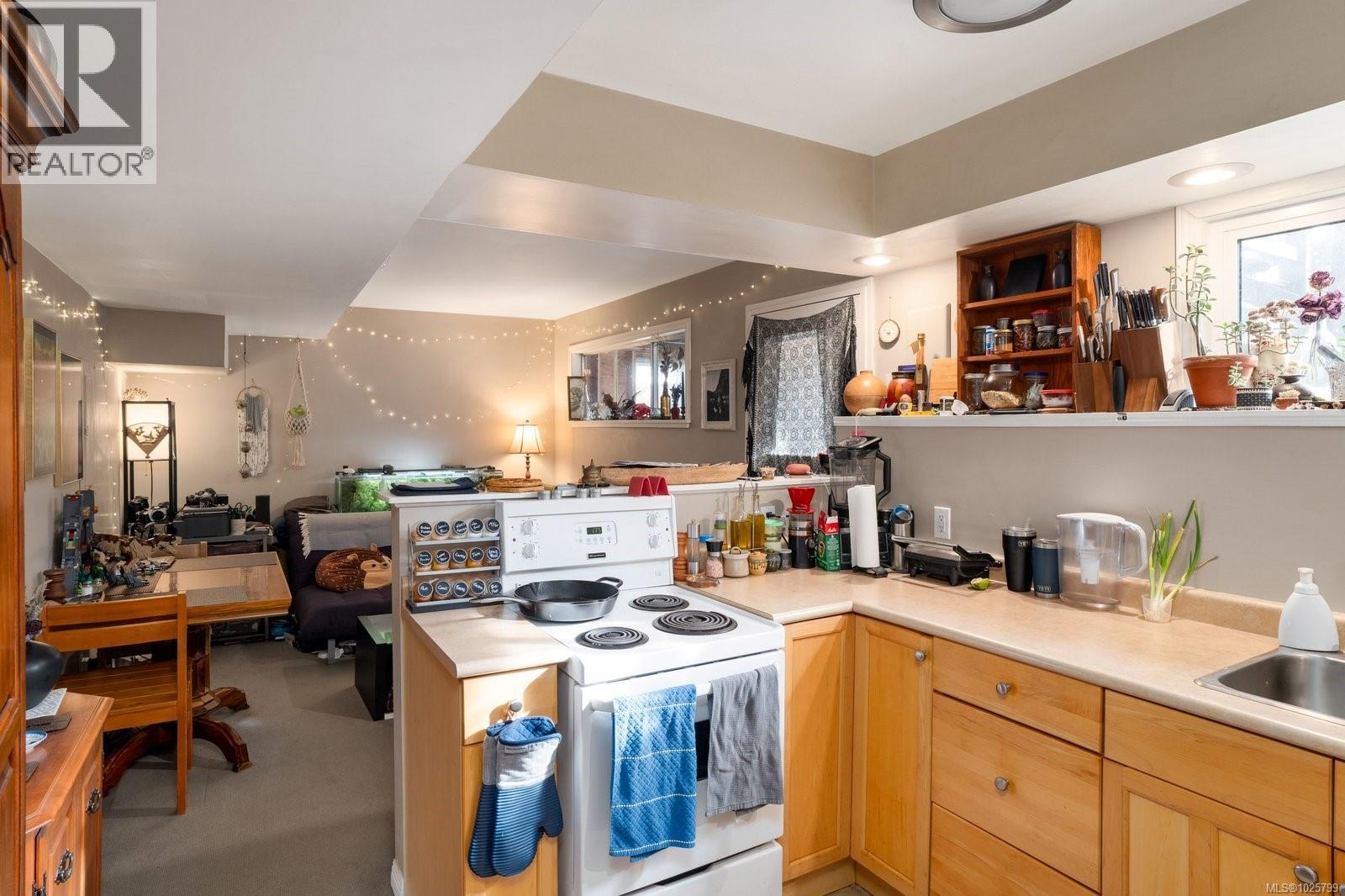  1015 Kenneth Street, Saanich