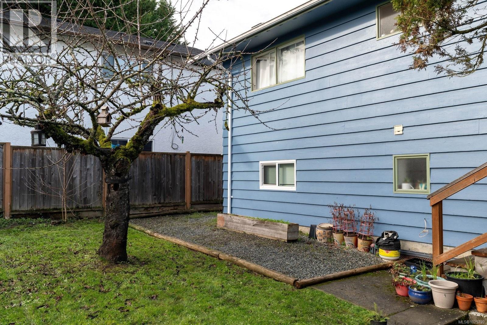  1015 Kenneth Street, Saanich