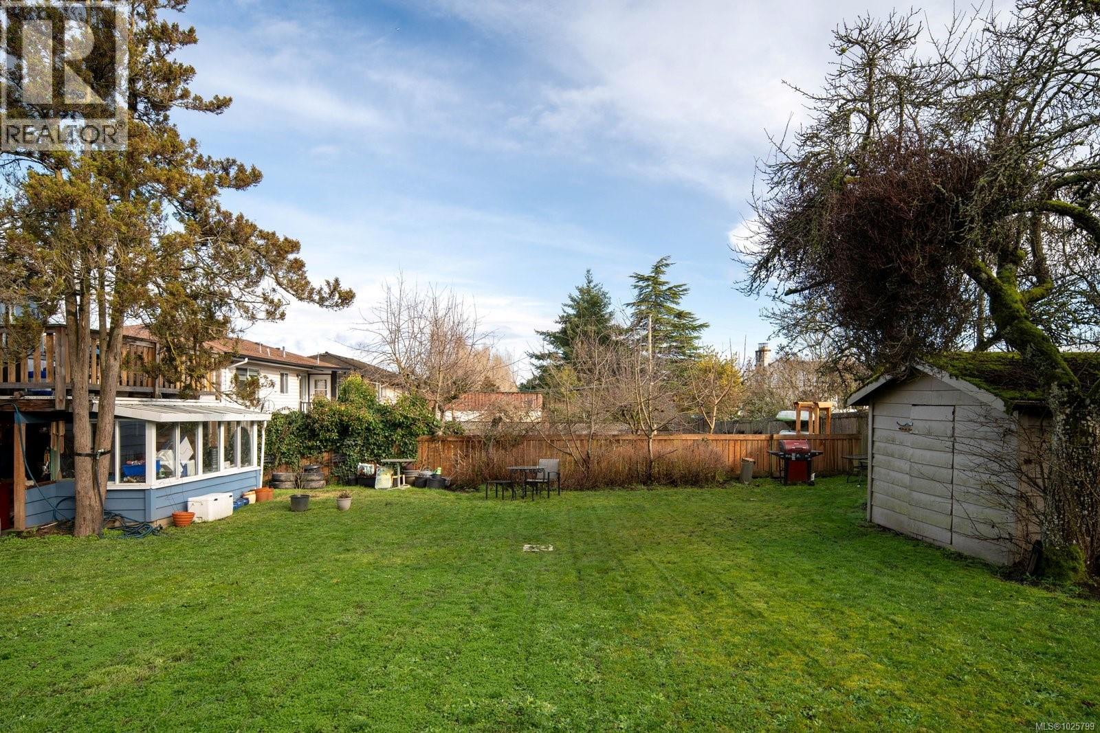  1015 Kenneth Street, Saanich