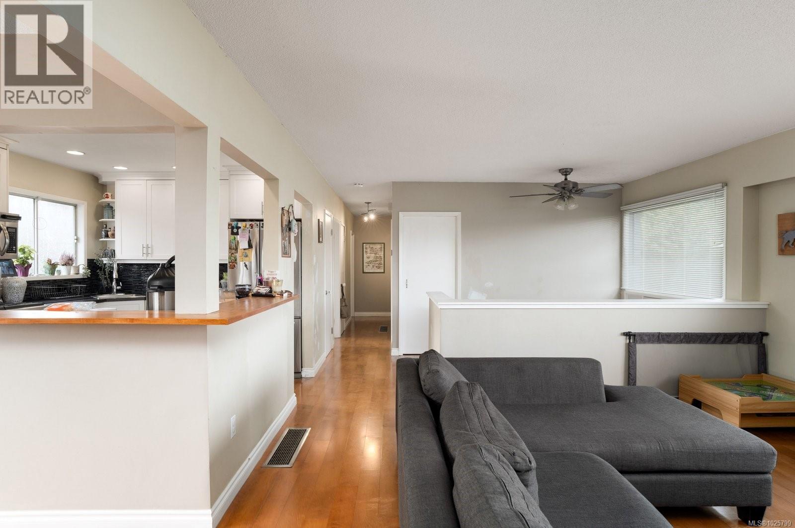  1015 Kenneth Street, Saanich