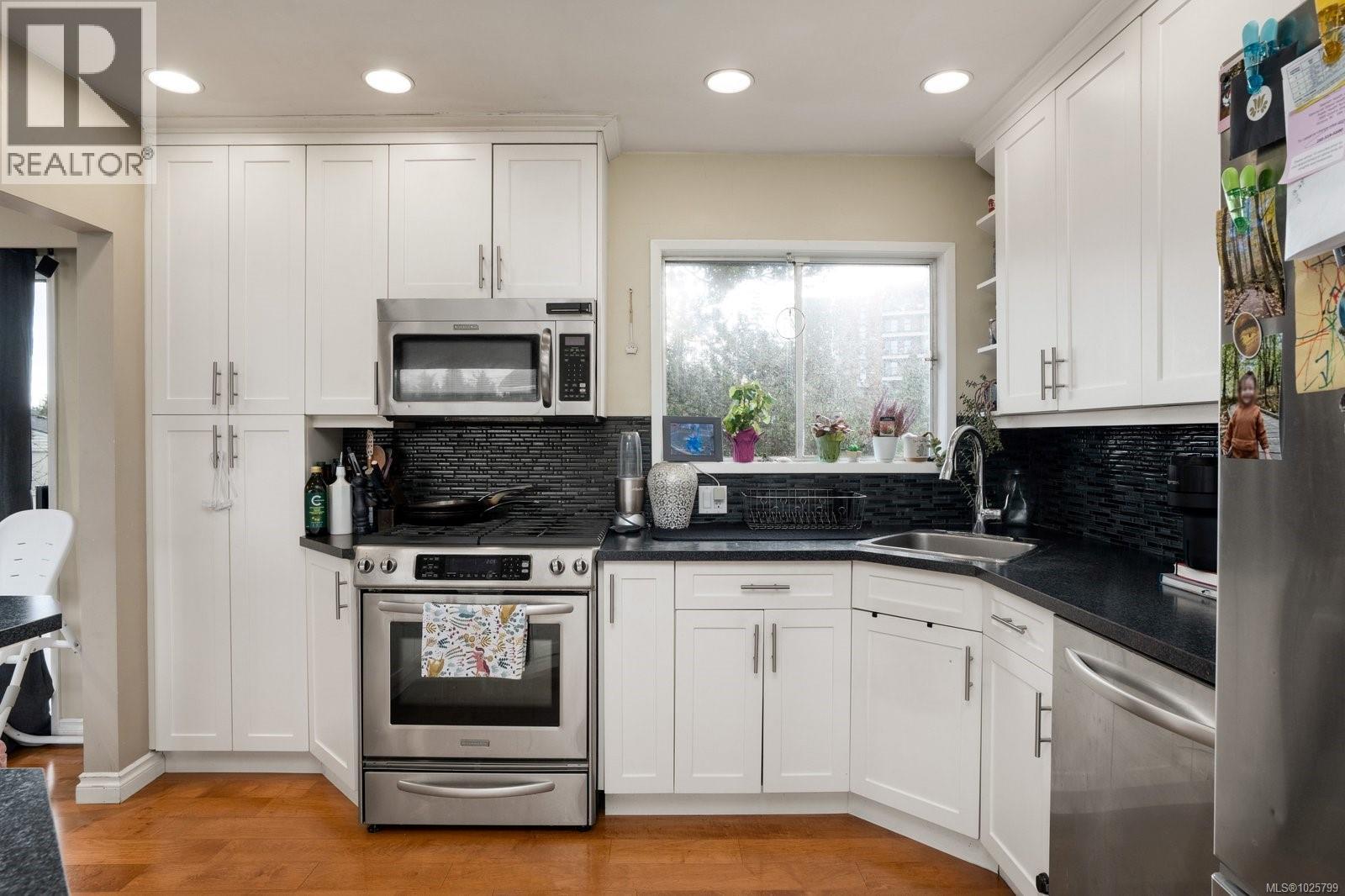  1015 Kenneth Street, Saanich