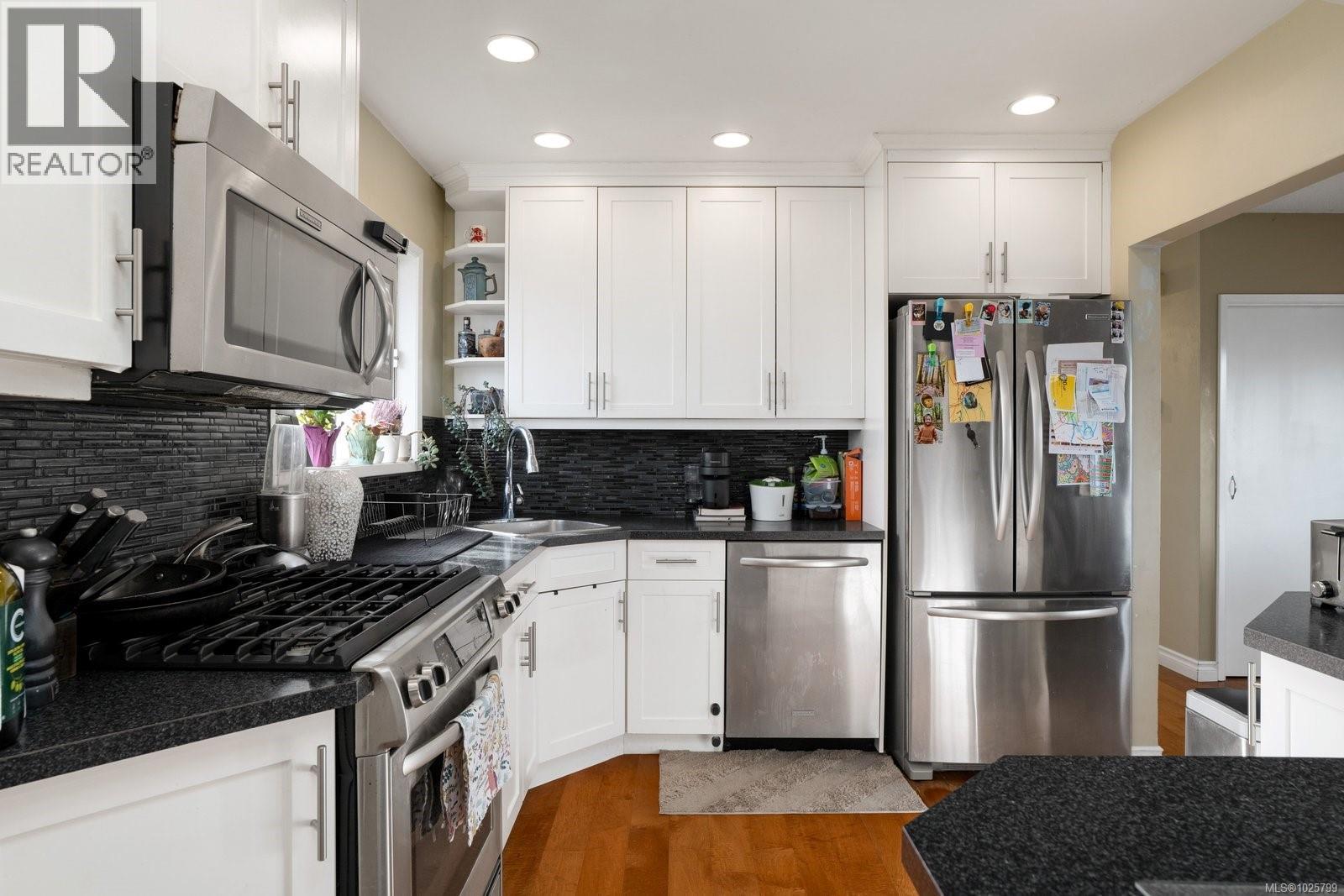  1015 Kenneth Street, Saanich