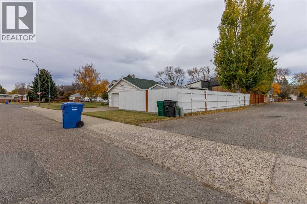 Single Family House Bungalow for Sale in  Dieppe Boulevard S Glendale Lethbridge 