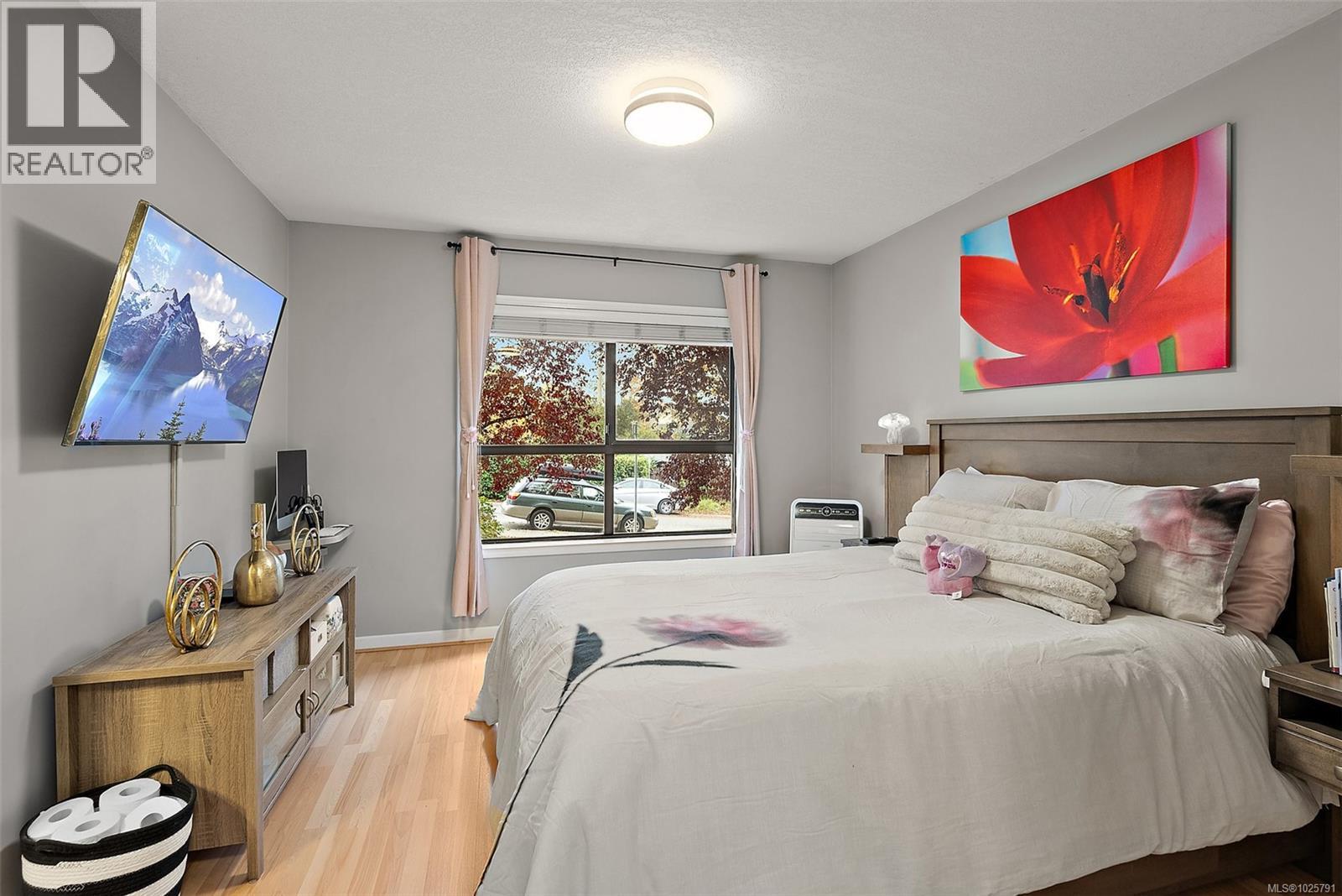 202 7 Gorge Road West, Saanich