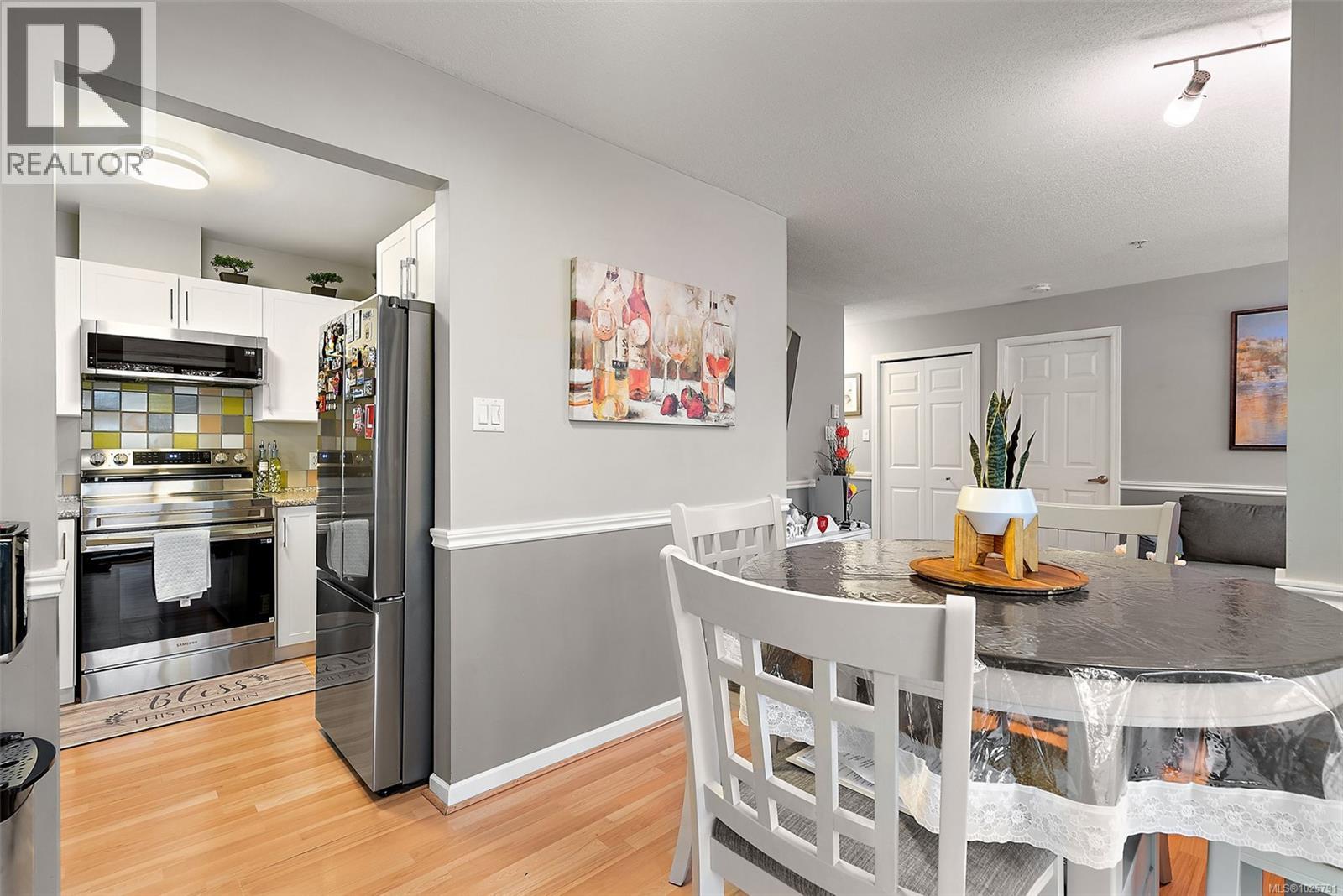 202 7 Gorge Road West, Saanich