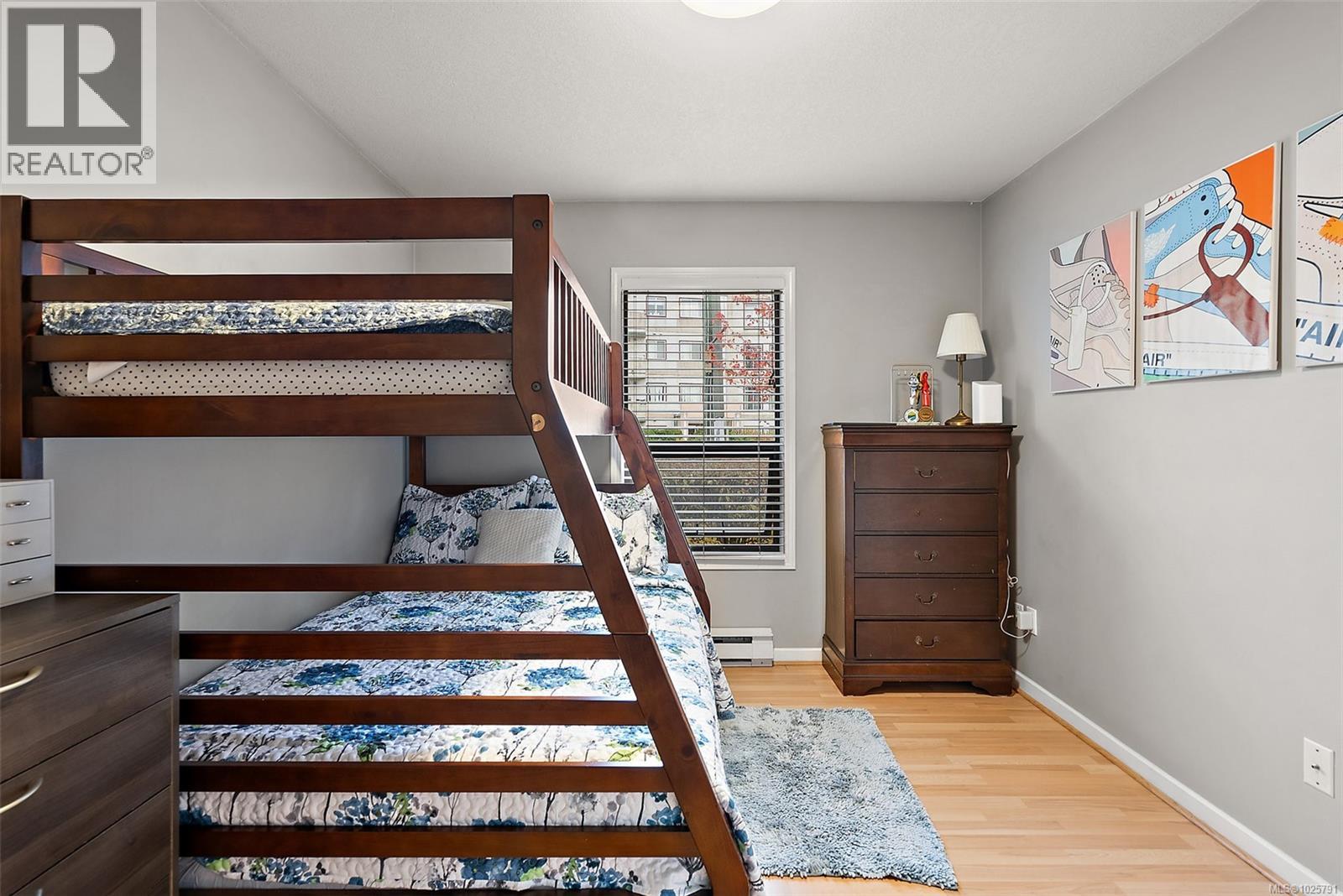 202 7 Gorge Road West, Saanich