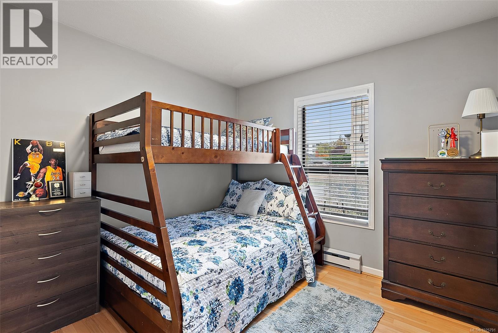 202 7 Gorge Road West, Saanich