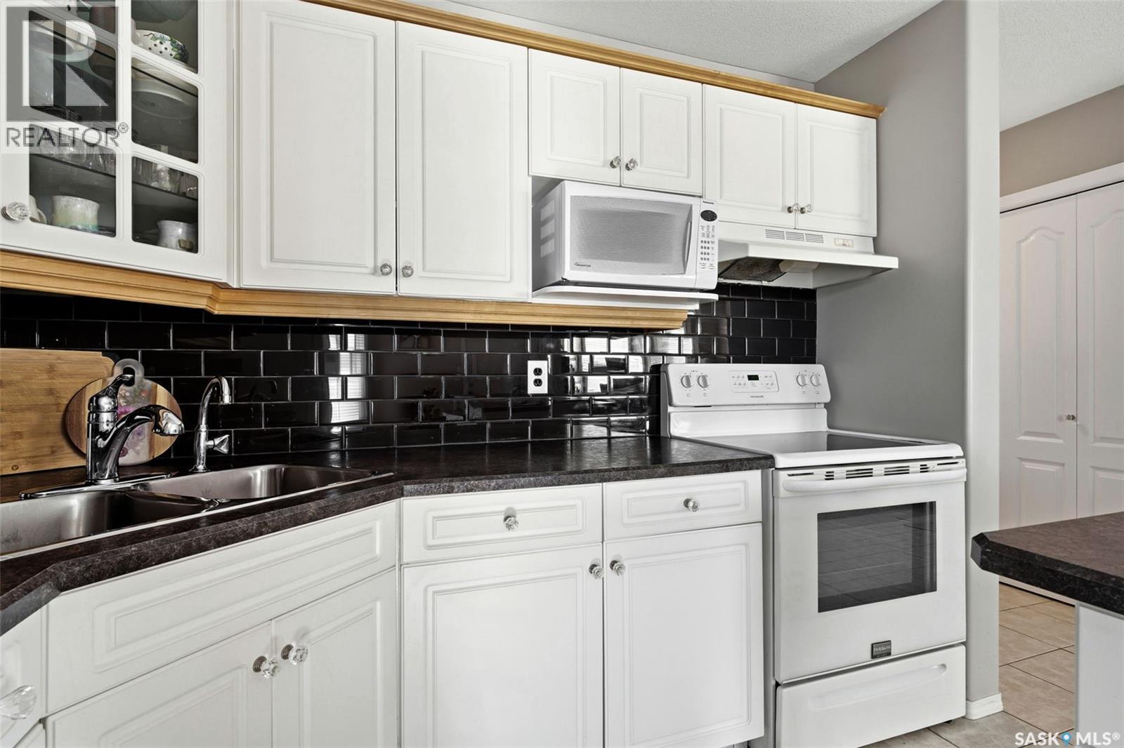 Single Family House for Sale in  BUCKINGHAM DRIVE E Regina 