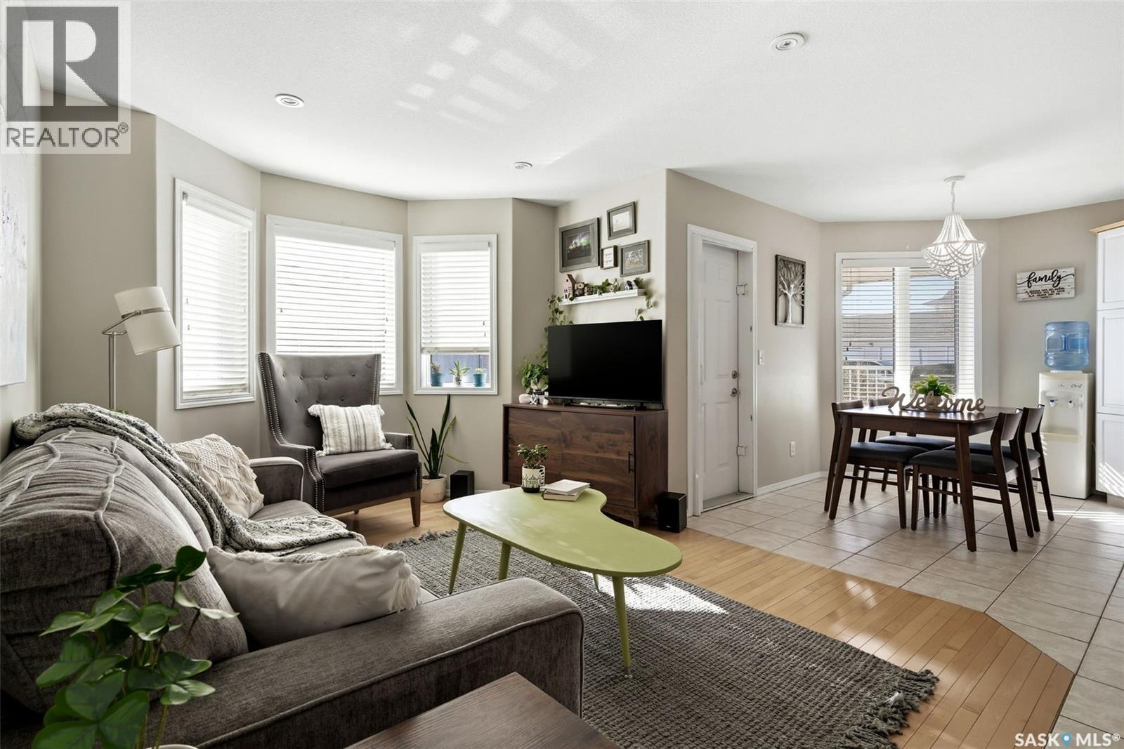 Single Family House for Sale in  BUCKINGHAM DRIVE E Regina 