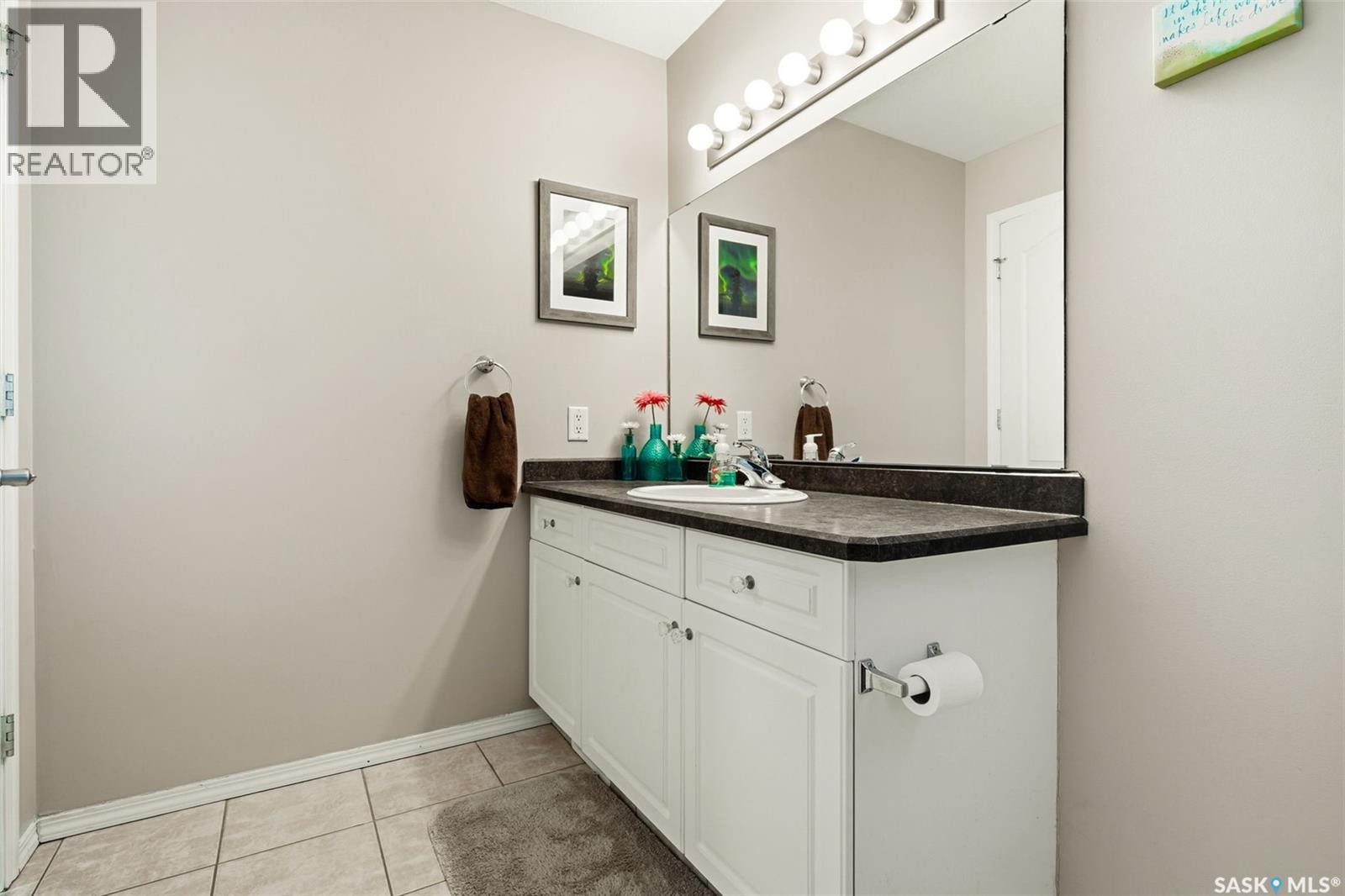 Single Family House for Sale in  BUCKINGHAM DRIVE E Regina 