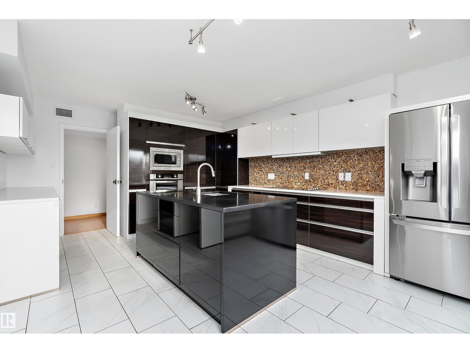 #203 9929 SASKATCHEWAN DR NW, Edmonton