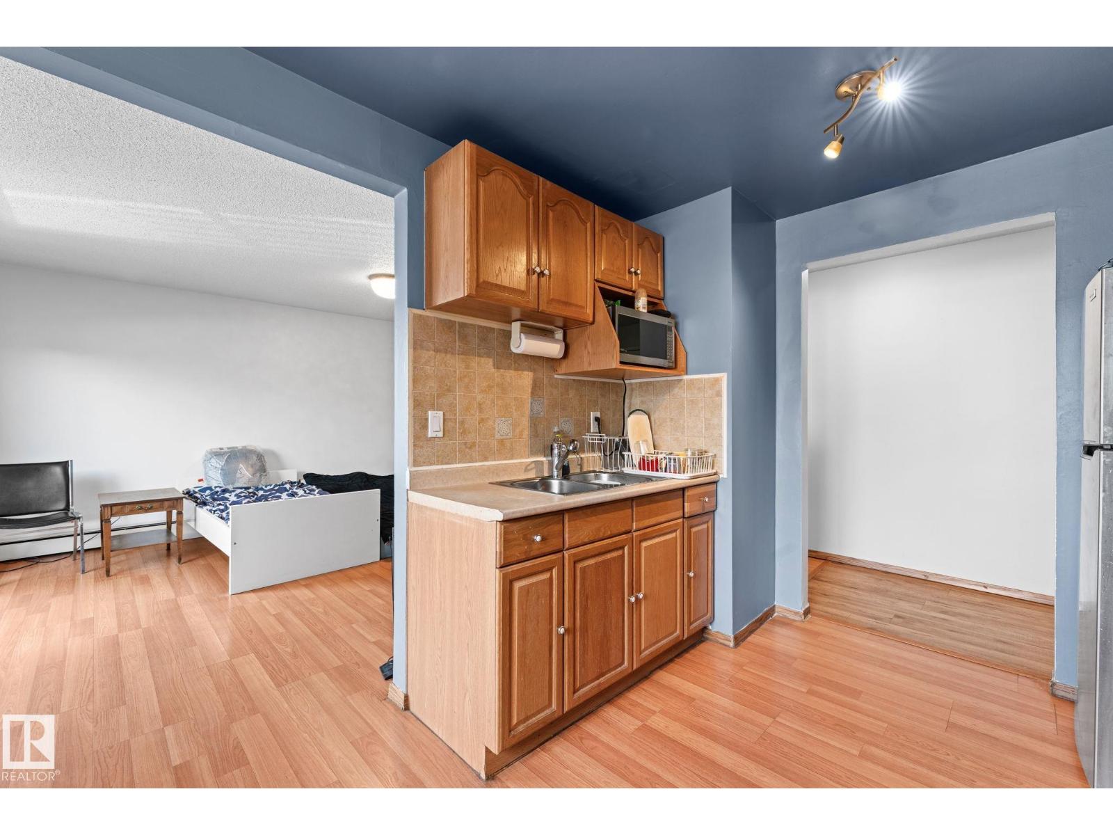 #303 11907 81 ST NW, Edmonton