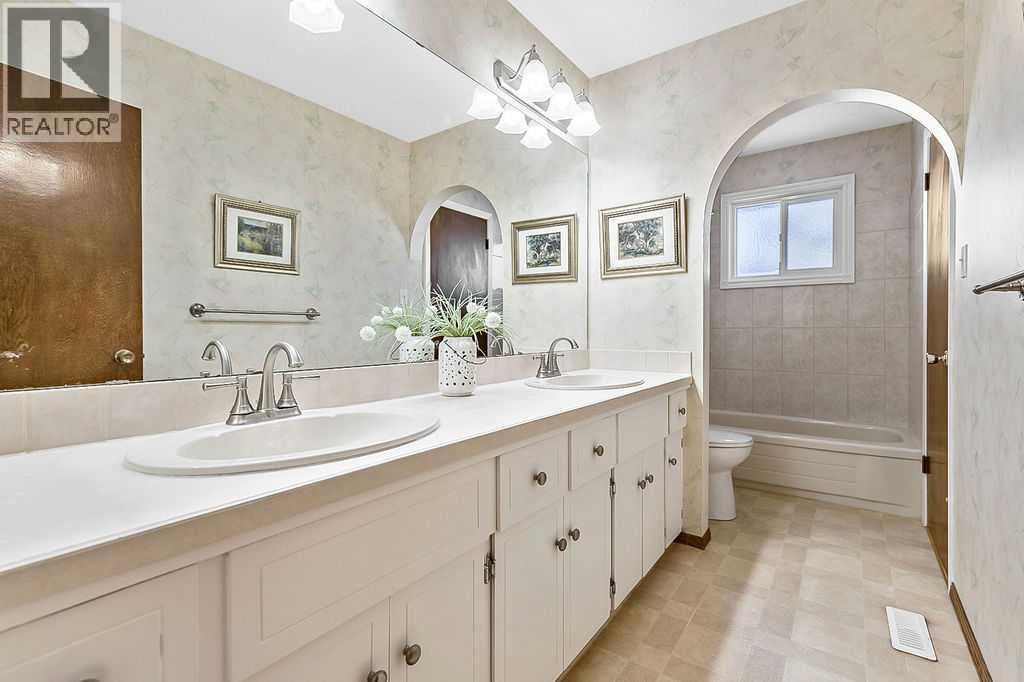 Single Family House Bungalow for Sale in  Lock Crescent Rosemont Okotoks 