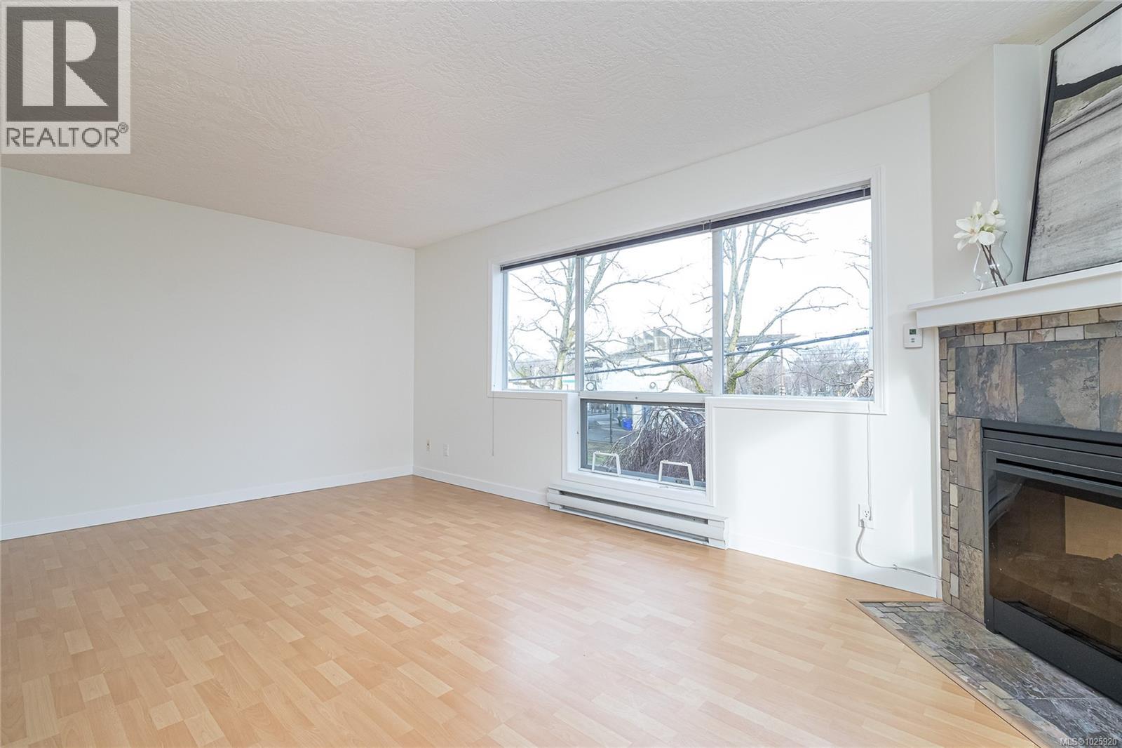 201 1007 Caledonia Avenue, Victoria