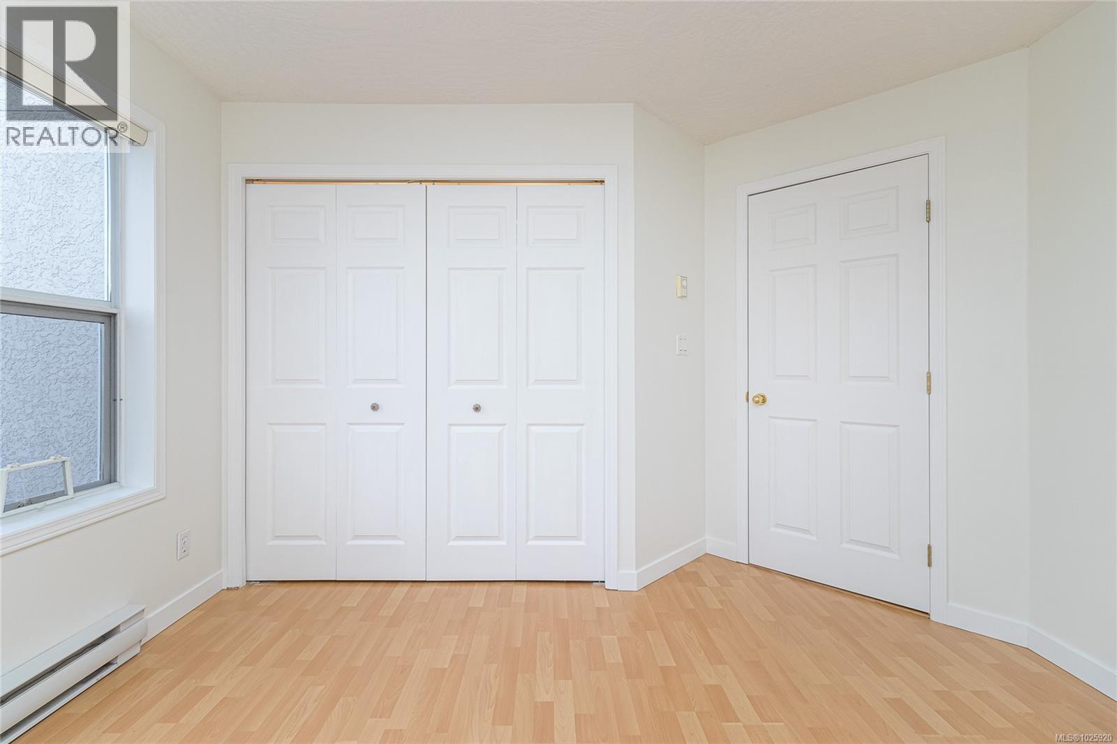 201 1007 Caledonia Avenue, Victoria