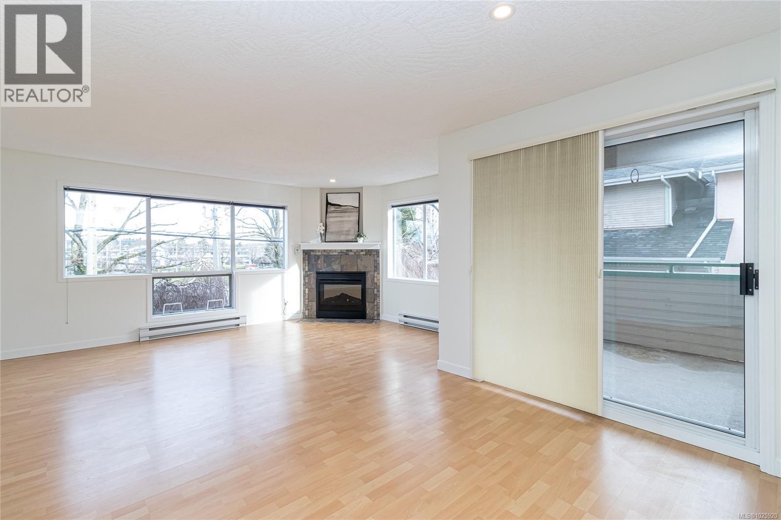 201 1007 Caledonia Avenue, Victoria