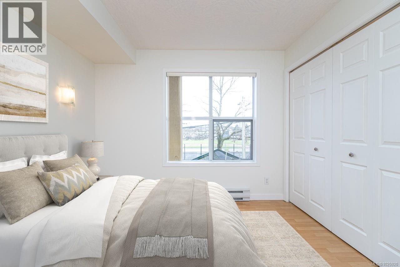 201 1007 Caledonia Avenue, Victoria