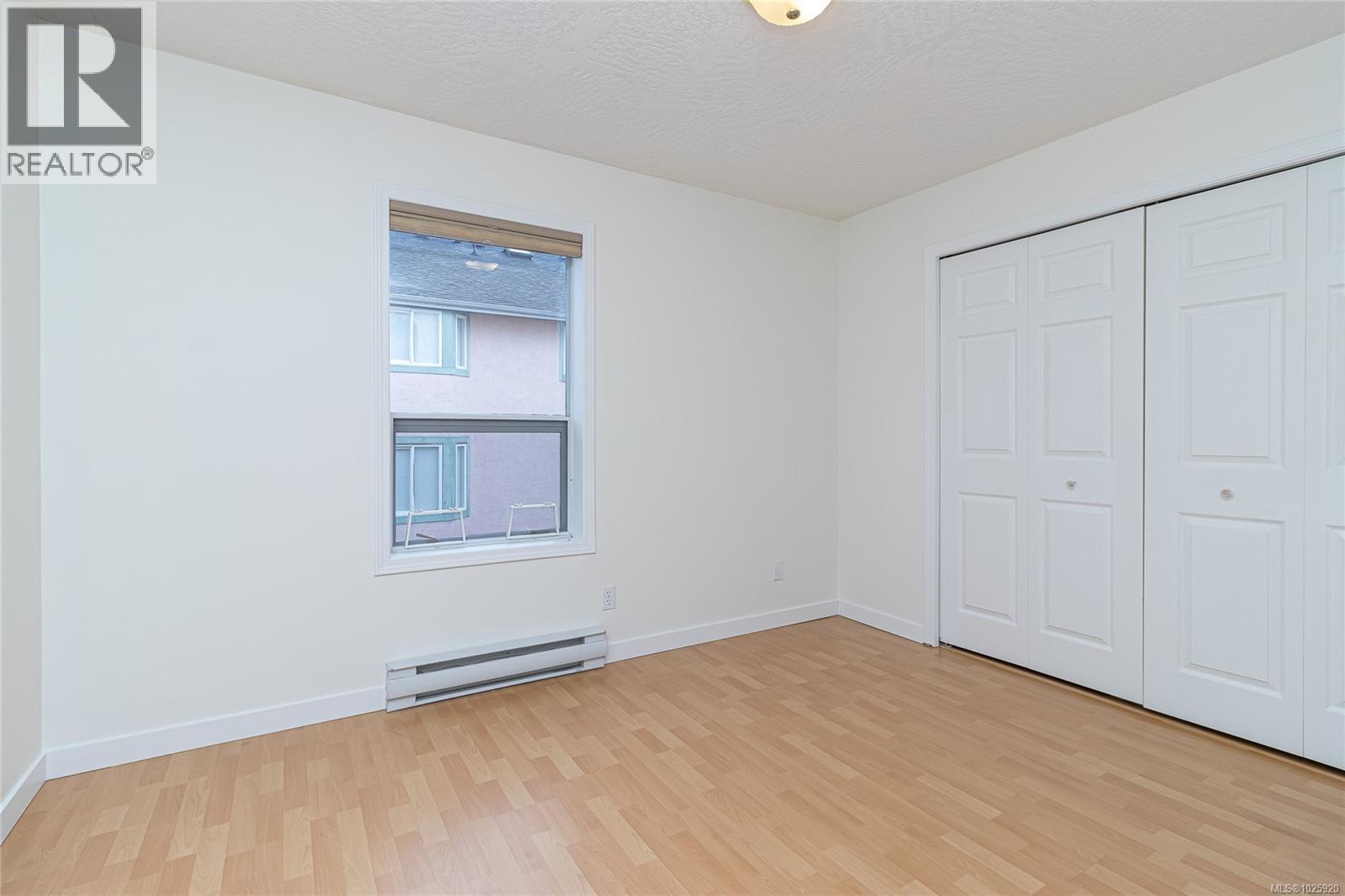 201 1007 Caledonia Avenue, Victoria