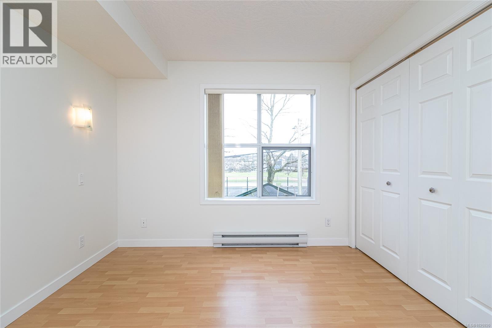 201 1007 Caledonia Avenue, Victoria