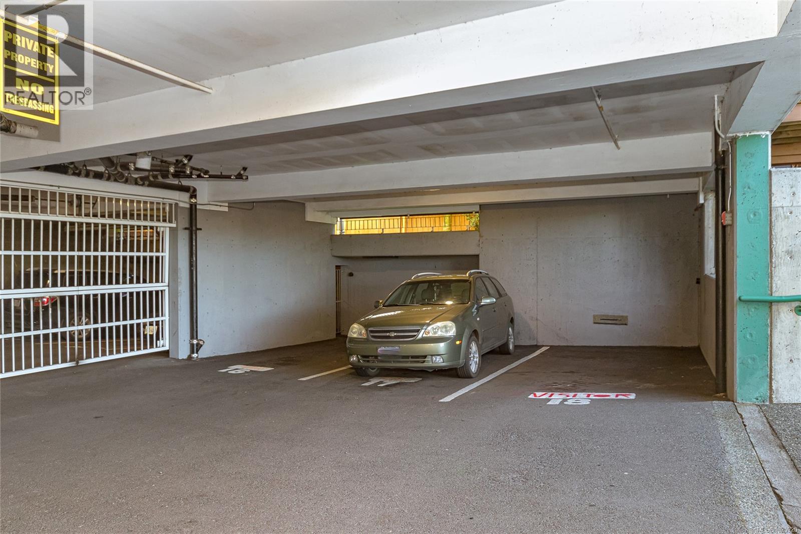 201 1007 Caledonia Avenue, Victoria