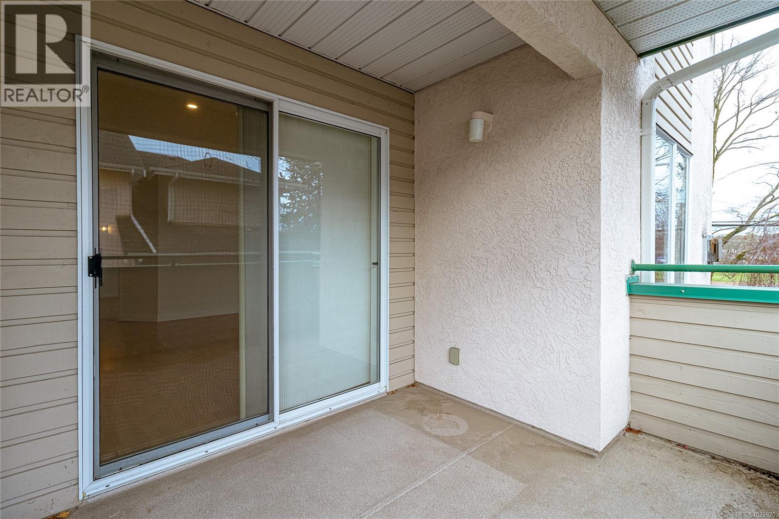 201 1007 Caledonia Avenue, Victoria