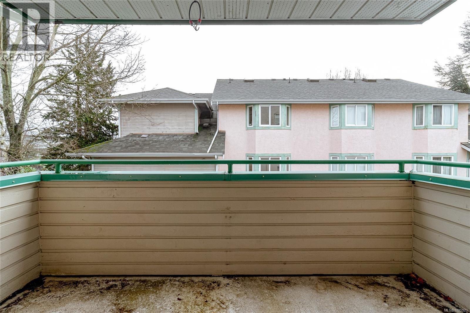 201 1007 Caledonia Avenue, Victoria