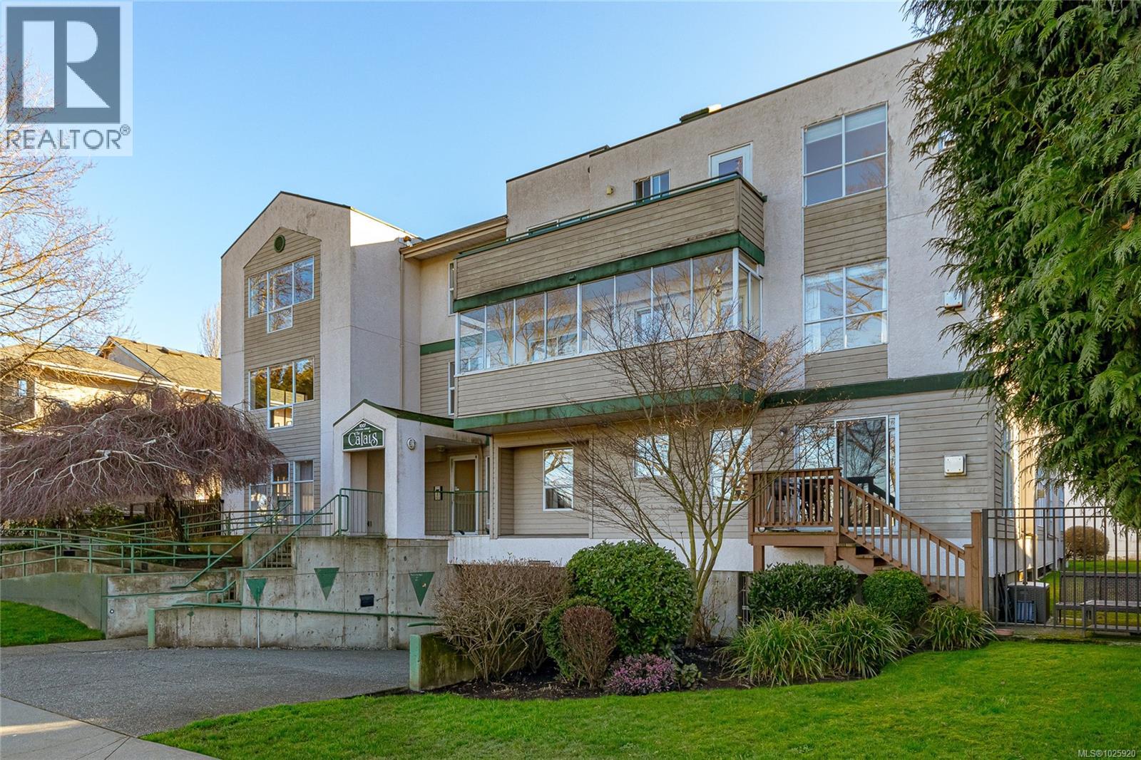 201 1007 Caledonia Avenue, Victoria