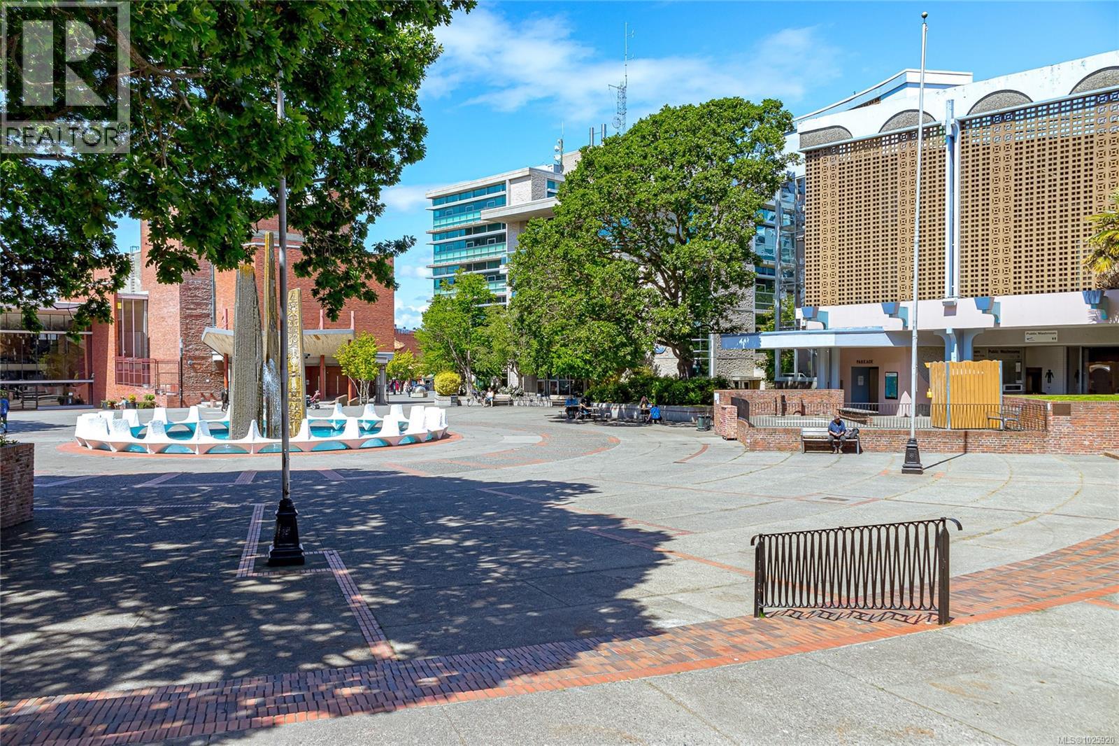 201 1007 Caledonia Avenue, Victoria