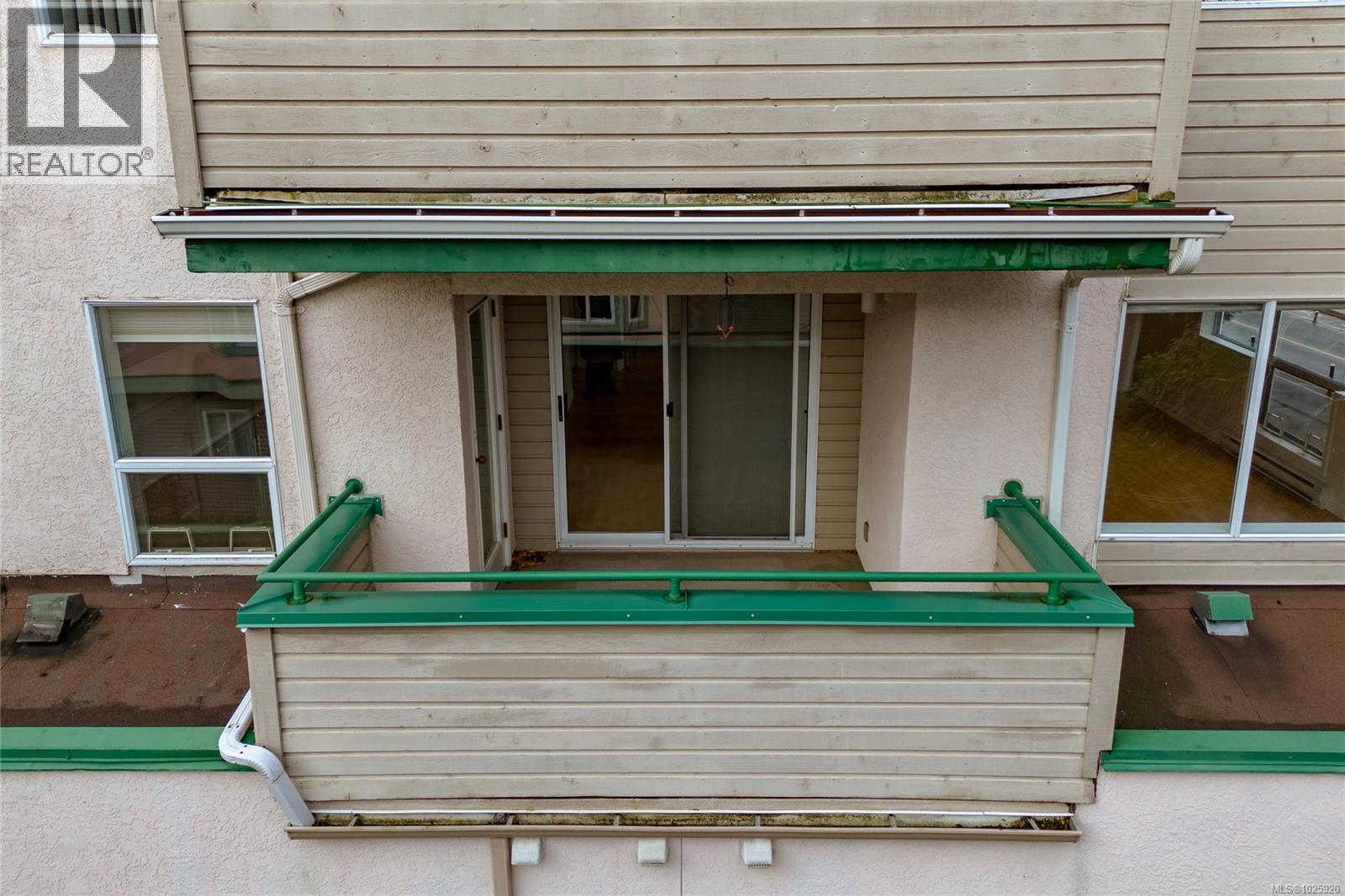 201 1007 Caledonia Avenue, Victoria