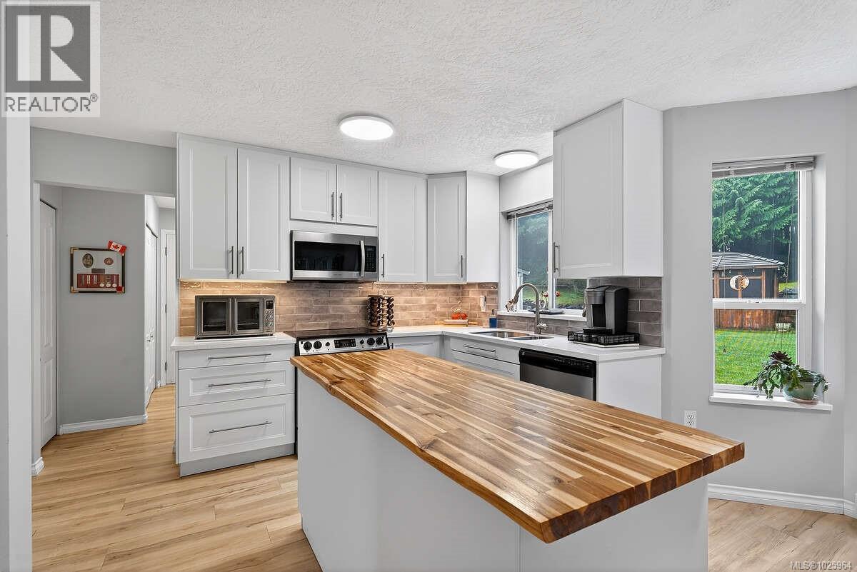 1136 Corcan Rd, Qualicum Beach