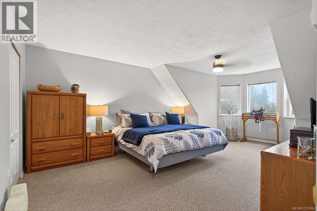 1136 Corcan Rd, Qualicum Beach