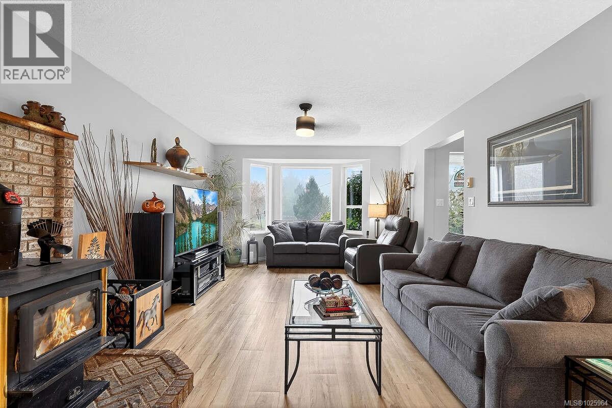 1136 Corcan Rd, Qualicum Beach