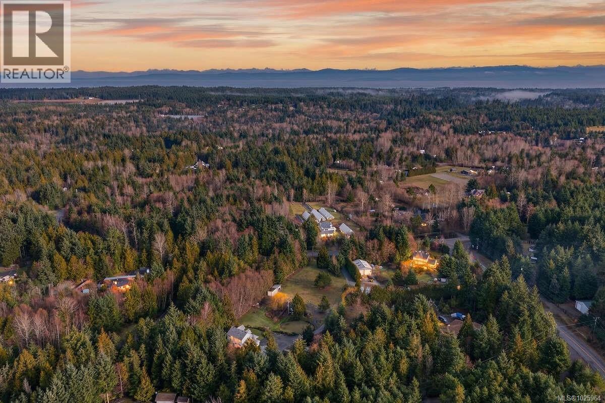 1136 Corcan Rd, Qualicum Beach