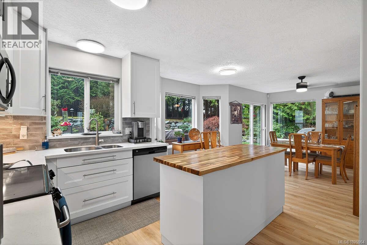 1136 Corcan Rd, Qualicum Beach