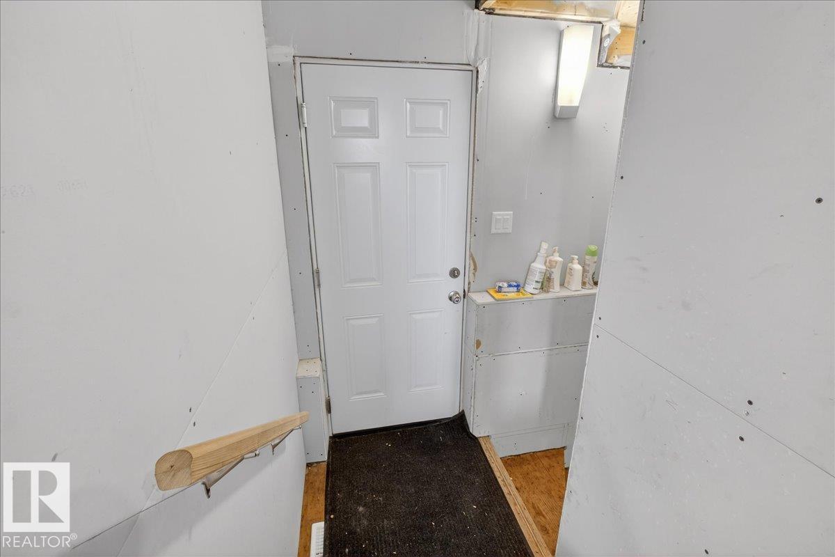 13072 211 ST NW NW, Edmonton