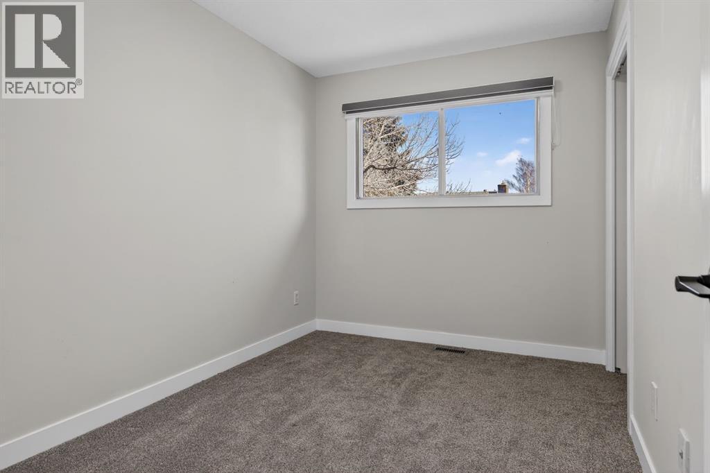 Single Family House Bi-level for Sale in  Rundleridge Drive NE Rundle Calgary 