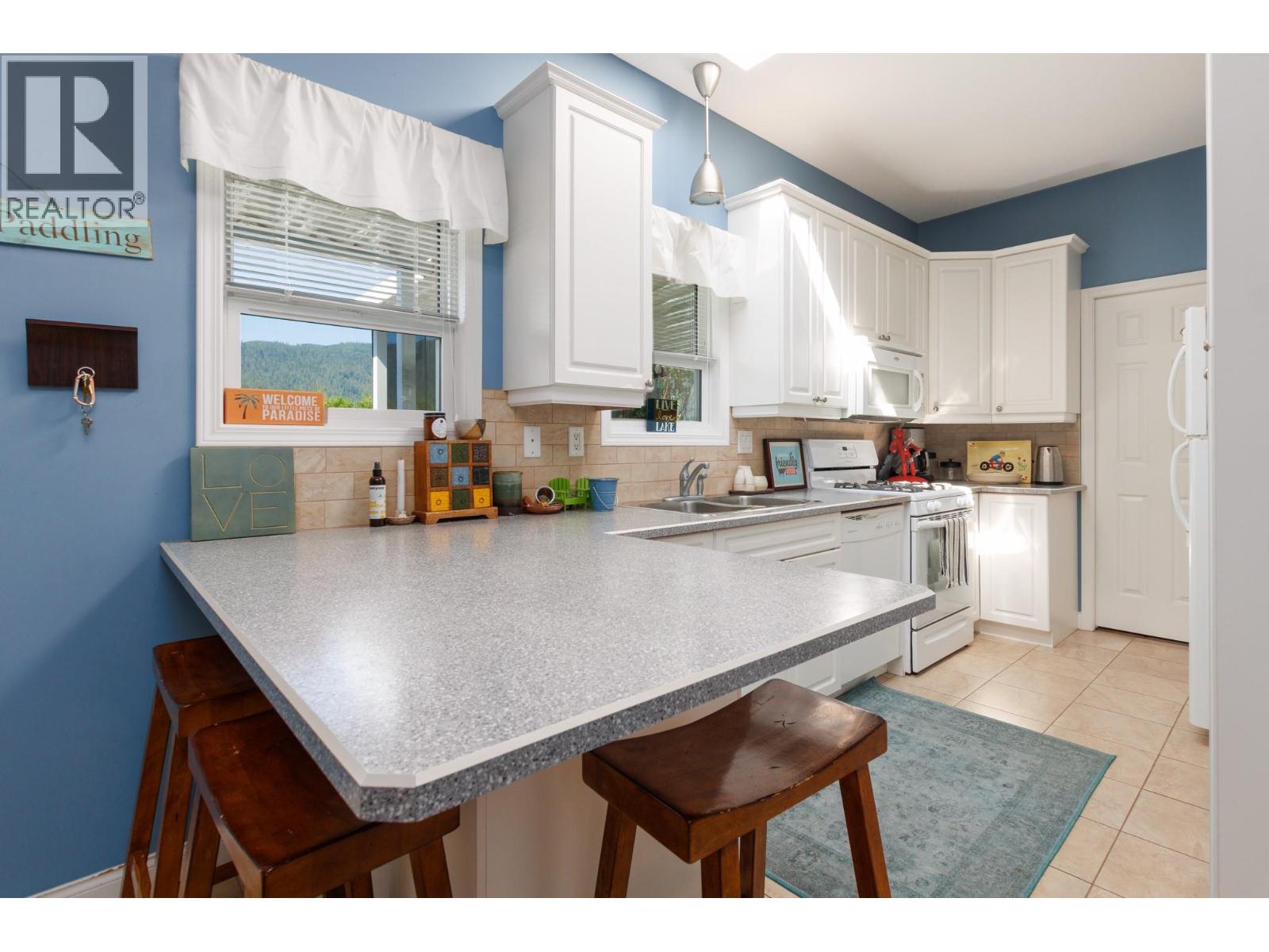 2 9032 Swanson Road, Swansea Point