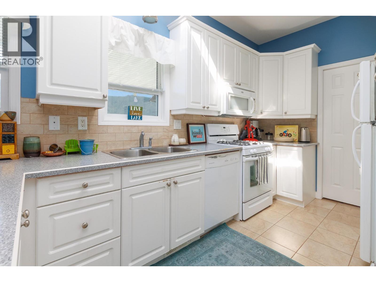 #2 9032 Swanson Road - 15