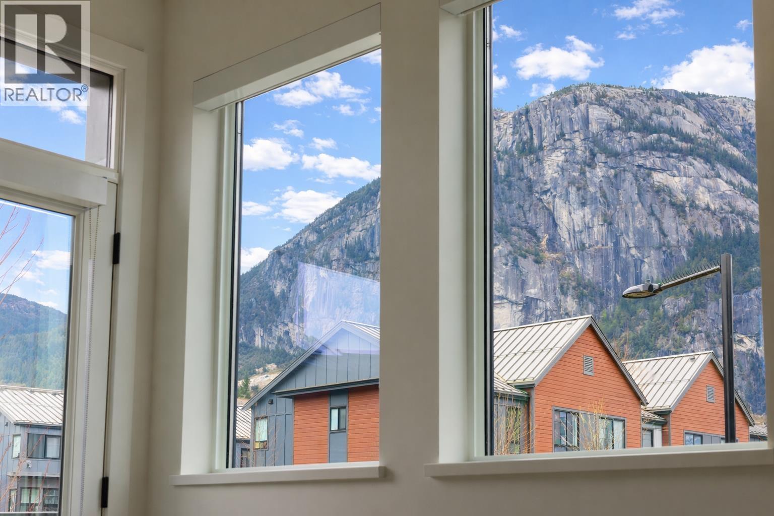 38035 HELM WAY, Squamish