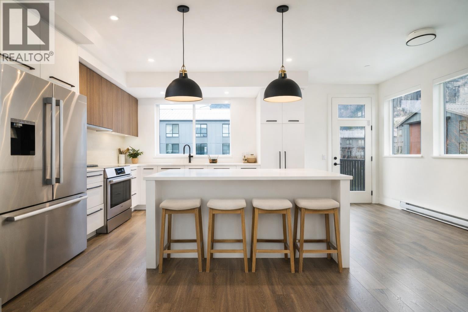 38035 HELM WAY, Squamish