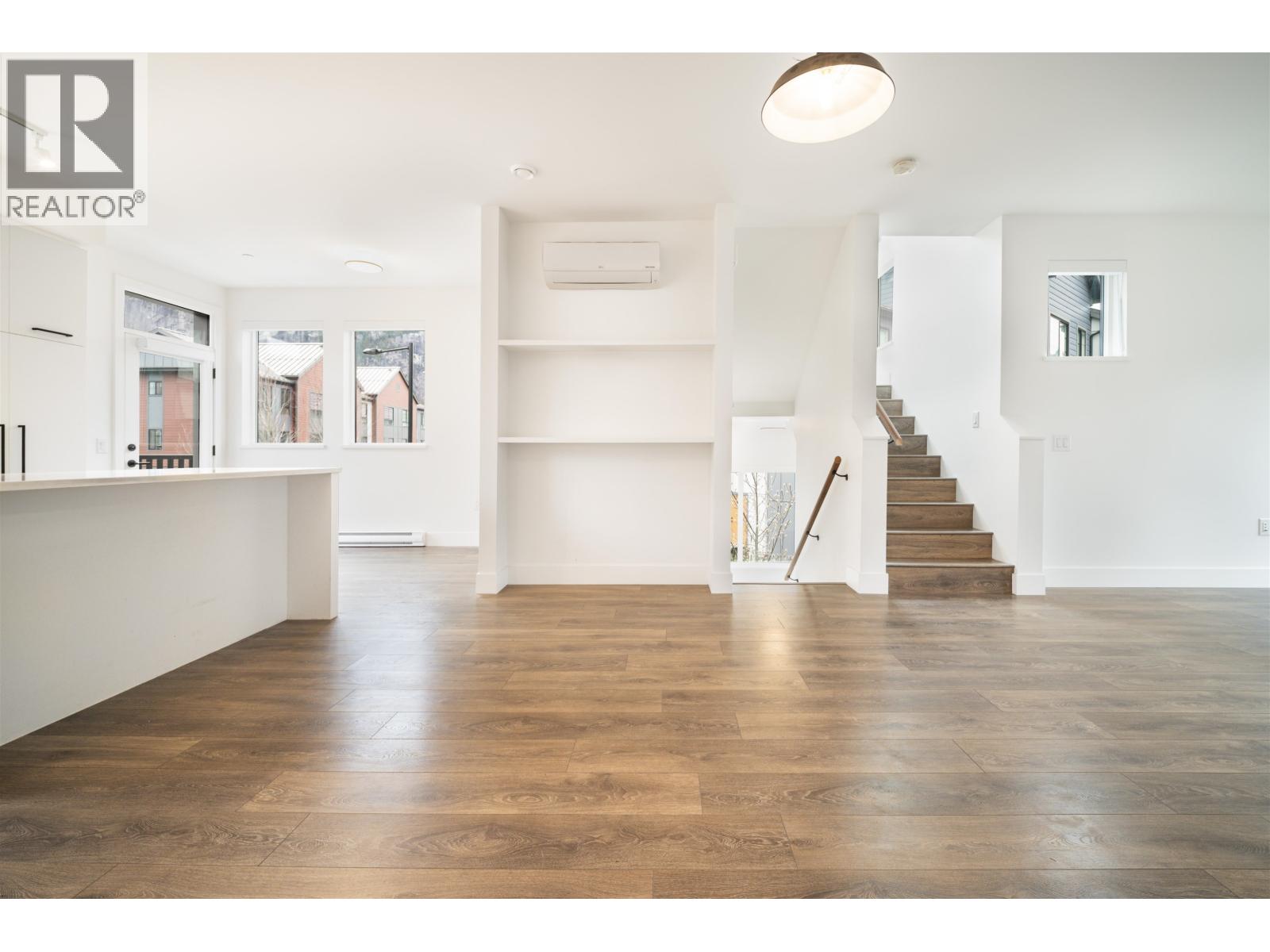 38035 HELM WAY, Squamish