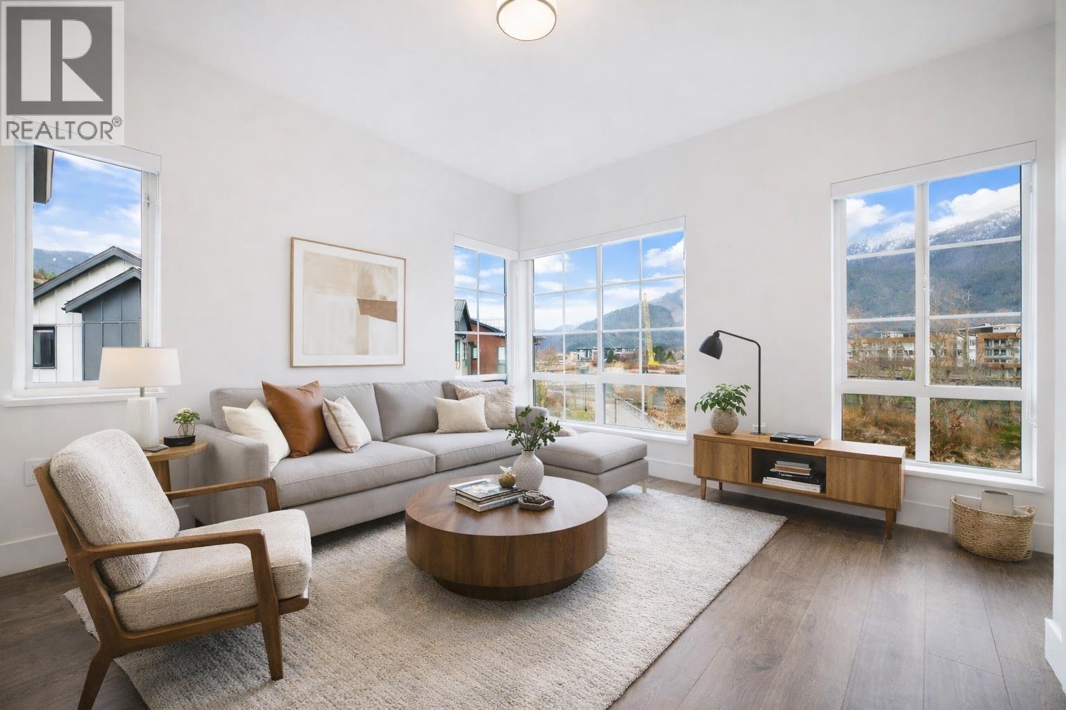 38035 HELM WAY, Squamish