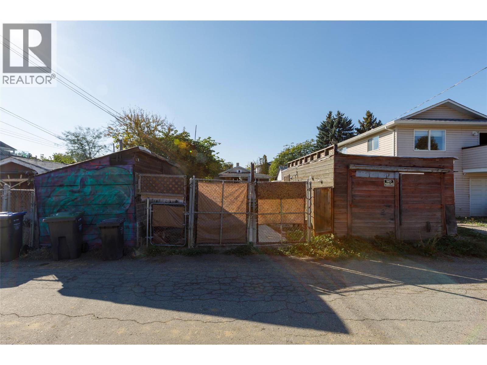  858 Cawston Avenue, Kelowna