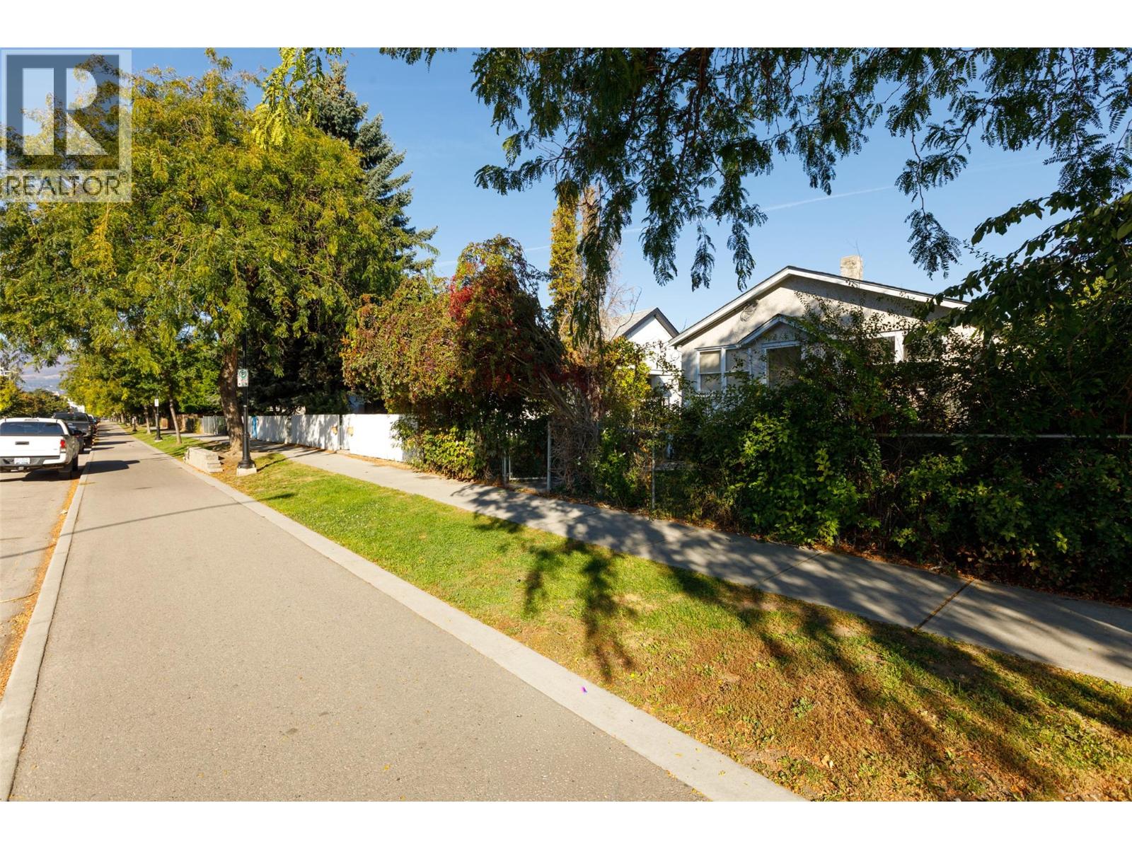  858 Cawston Avenue, Kelowna