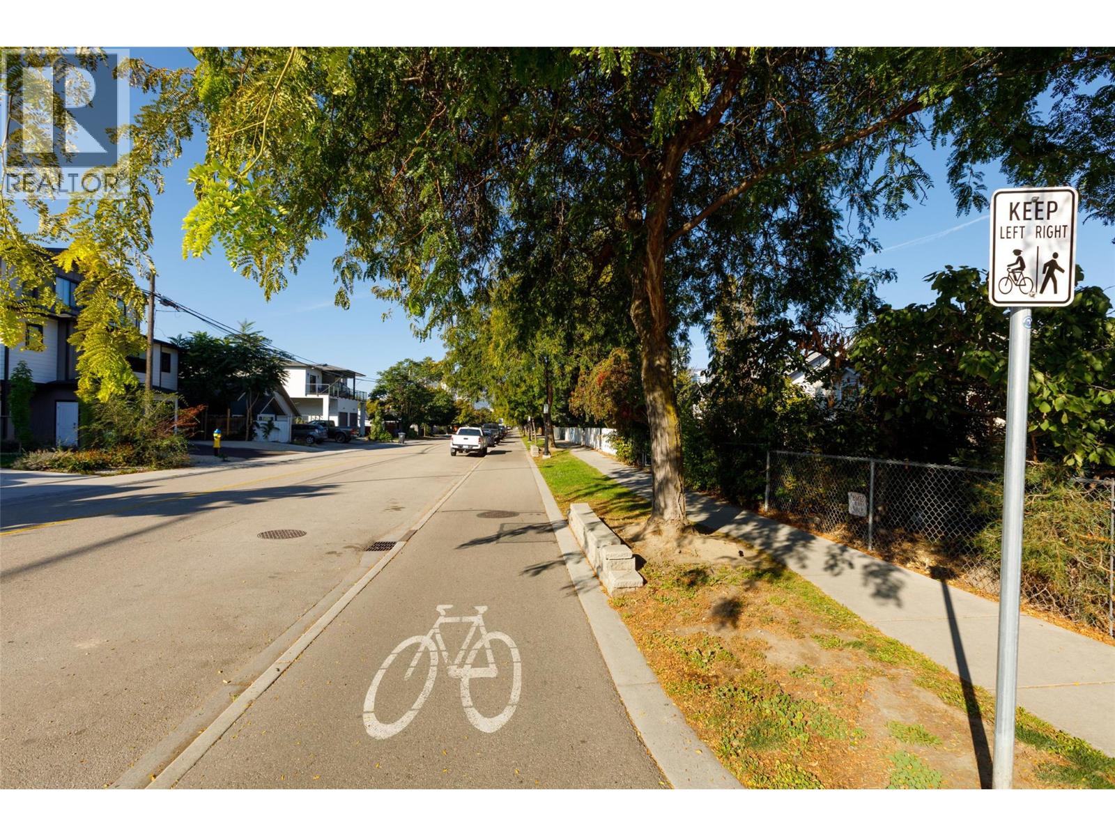  858 Cawston Avenue, Kelowna