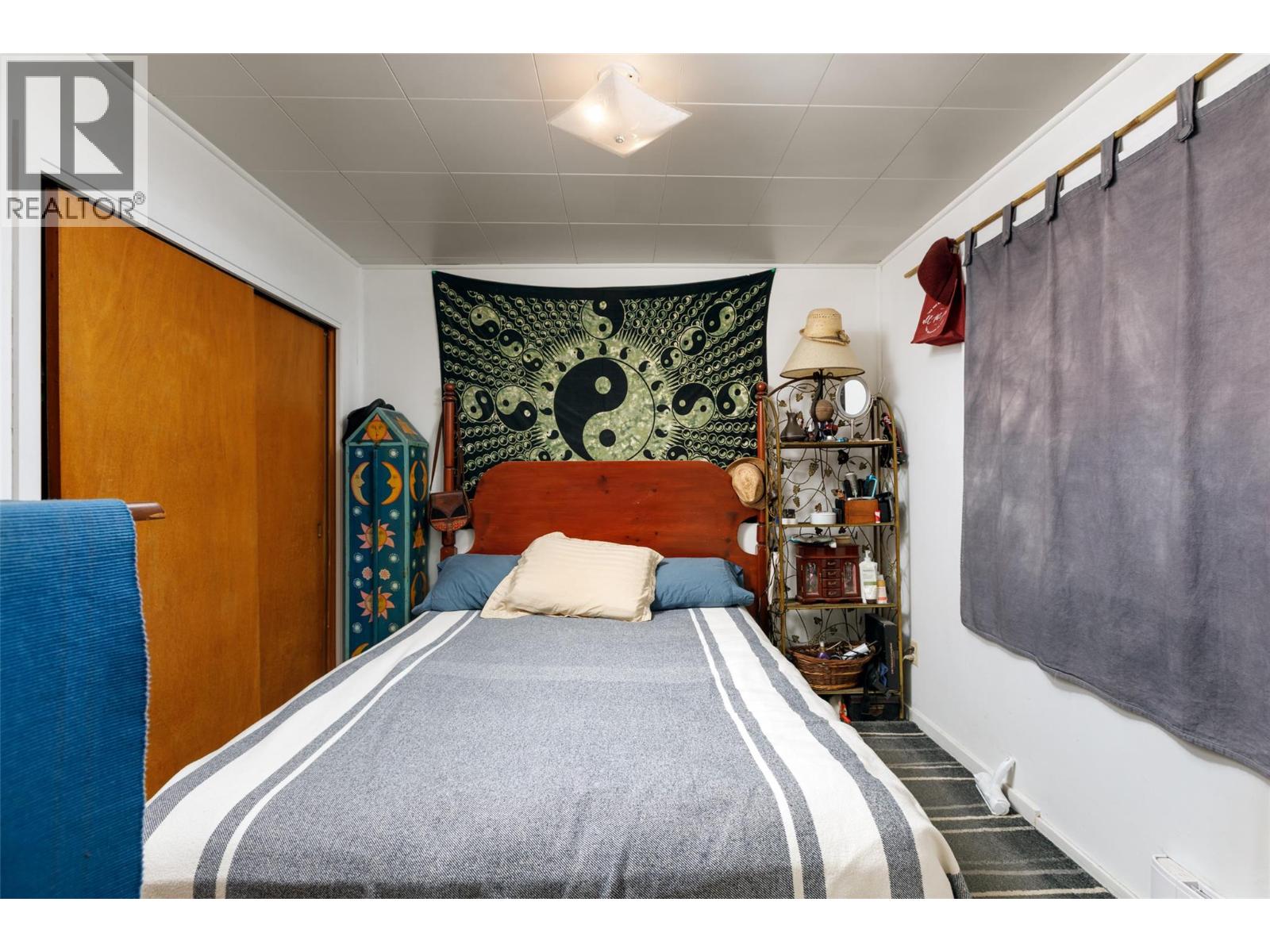  858 Cawston Avenue, Kelowna