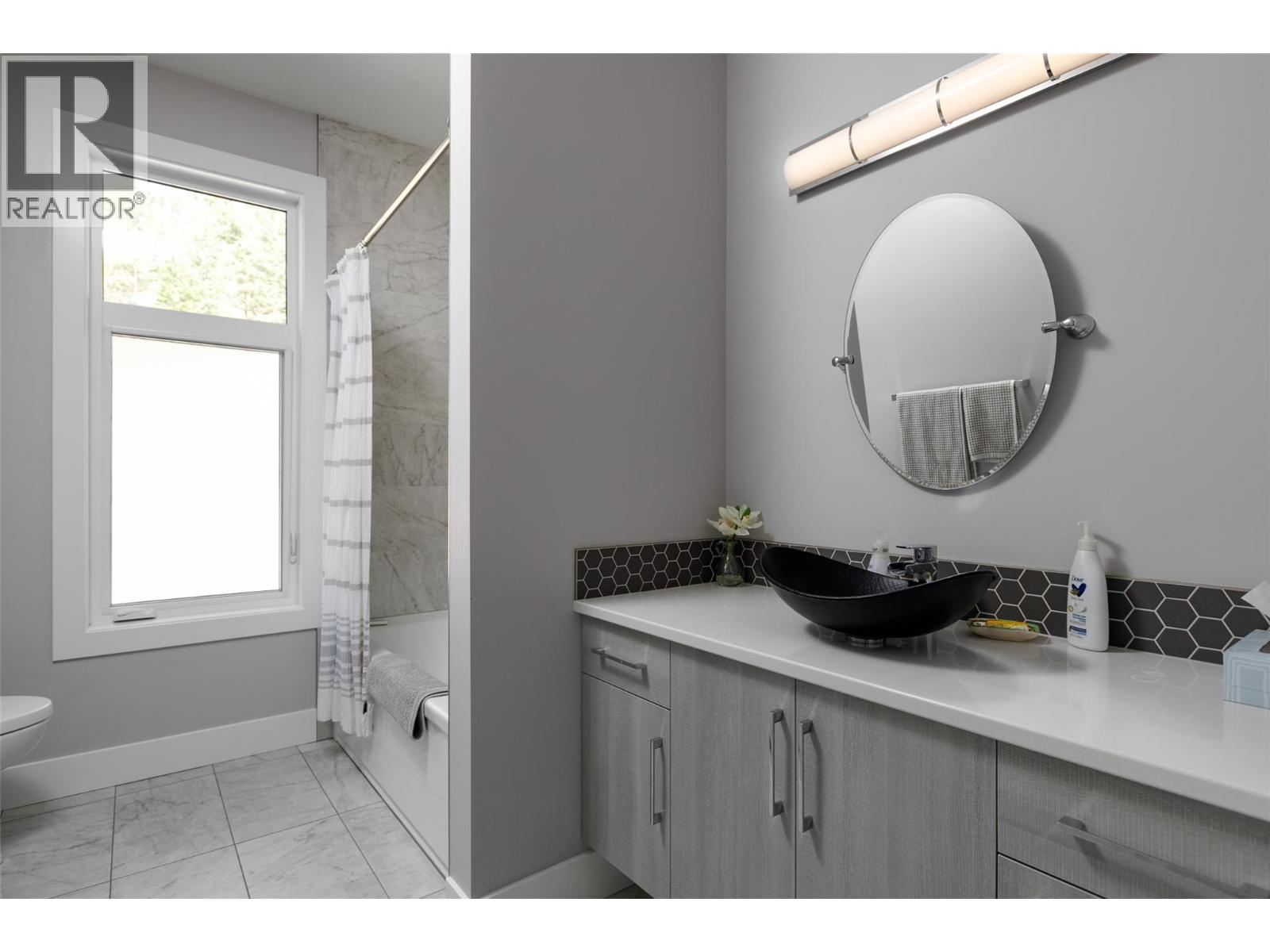  2510 Tallus Heights Lane, West Kelowna