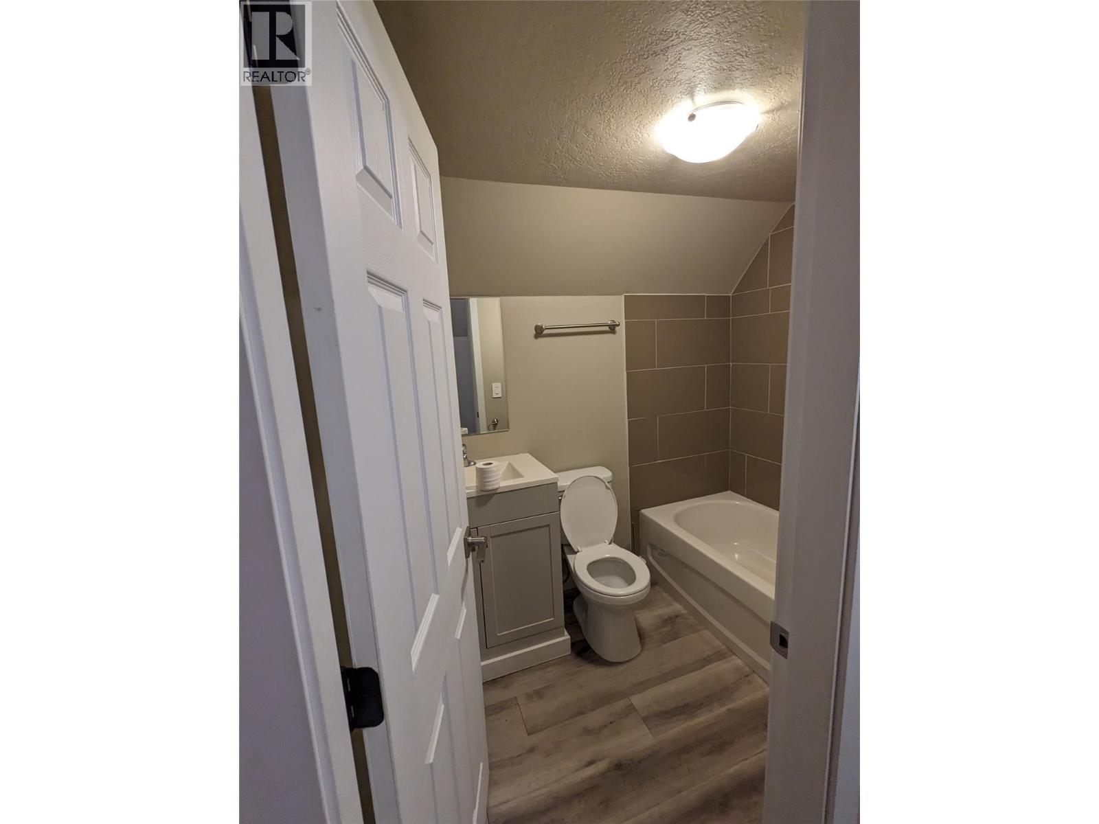 168 Yew Street - 15